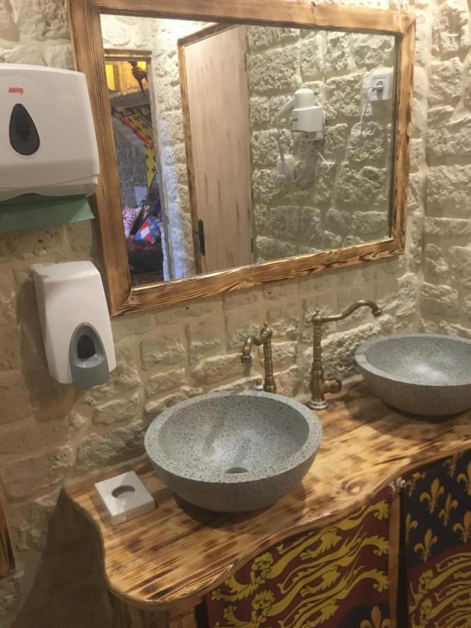 Chambre D'Hote Medieval Du Vieux Bourg Chailloue Exteriör bild